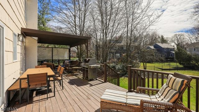 9 Settlers Ln, Westfield Town, NJ 07090