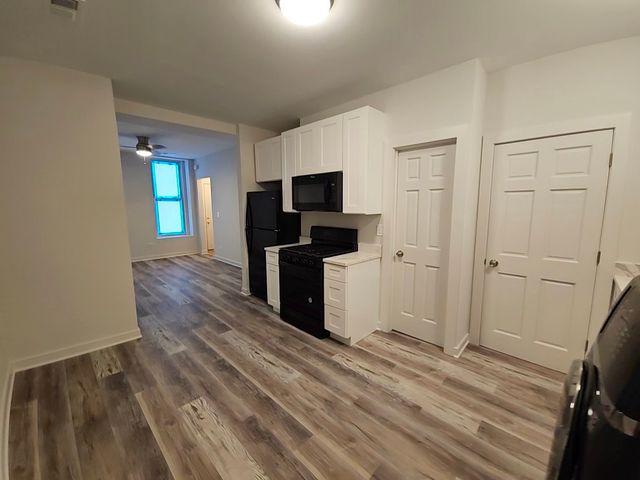 2216 W 21st Place 1F, Chicago, IL 60608