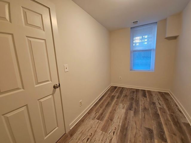 2216 W 21st Place 1F, Chicago, IL 60608