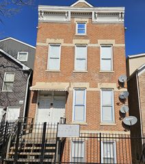 2216 W 21st Place 1F, Chicago, IL 60608