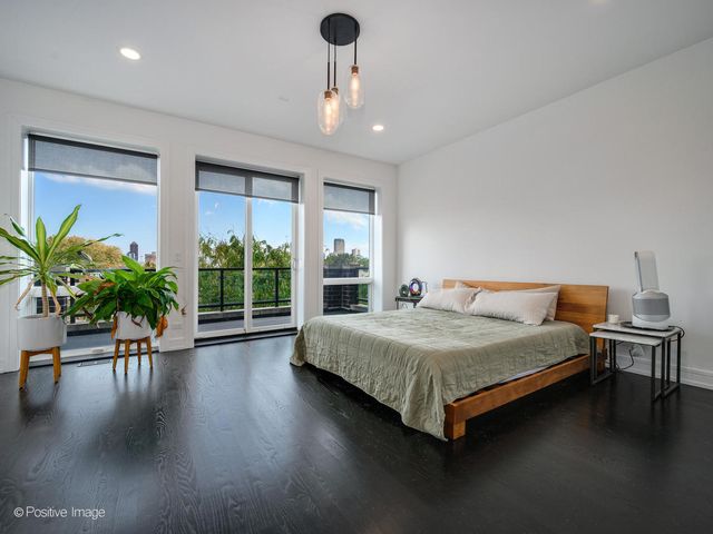 2922 N Sheffield Avenue 3, Chicago, IL 60657