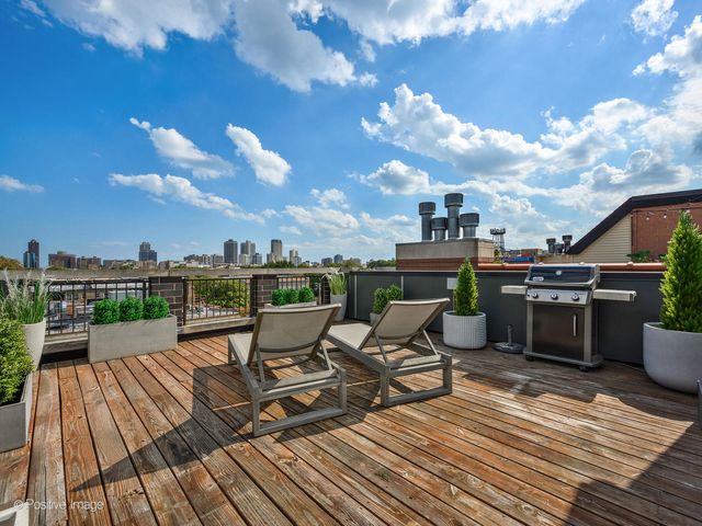 2922 N Sheffield Avenue 3, Chicago, IL 60657