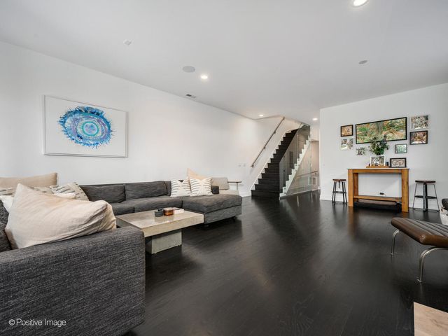 2922 N Sheffield Avenue 3, Chicago, IL 60657