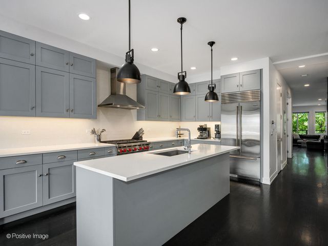 2922 N Sheffield Avenue 3, Chicago, IL 60657