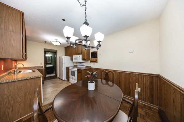 723 Larpenteur Avenue E 723A, Maplewood, MN 55117