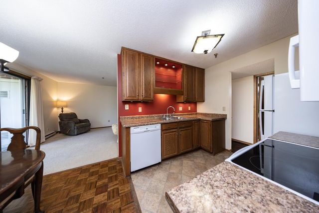 723 Larpenteur Avenue E 723A, Maplewood, MN 55117
