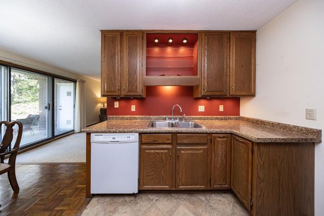 723 Larpenteur Avenue E 723A, Maplewood, MN 55117