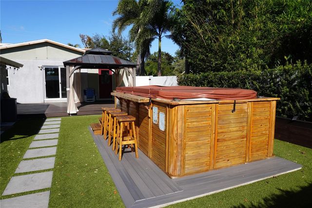 2436 ARAPAHO STREET, Sarasota, FL 34231