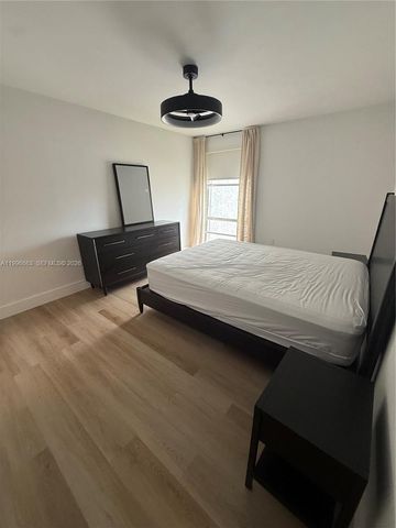 17560 Atlantic Blvd 302, Sunny Isles Beach, FL 33160