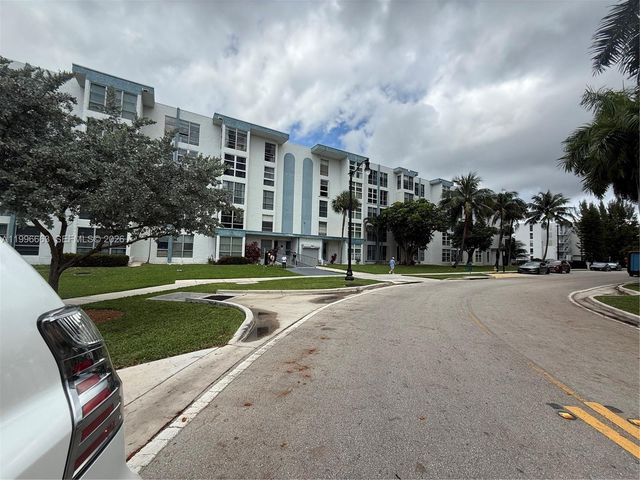 17560 Atlantic Blvd 302, Sunny Isles Beach, FL 33160