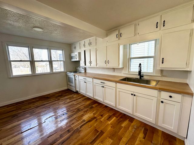 1225 W Florida Street, Springfield, MO 65803