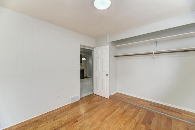 8625 43rd Street, Lyons, IL 60534