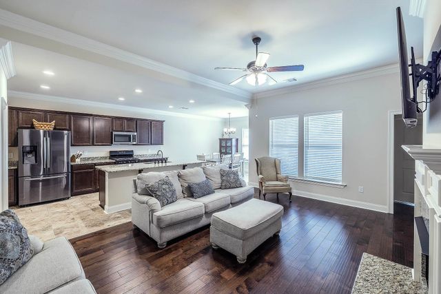 152 Hickory Knoll Ave, Gray, LA 70359