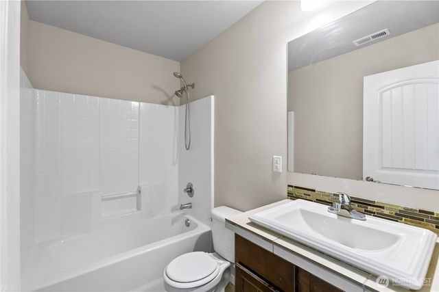 3833 Westar Avenue SW, Bremerton, WA 98312