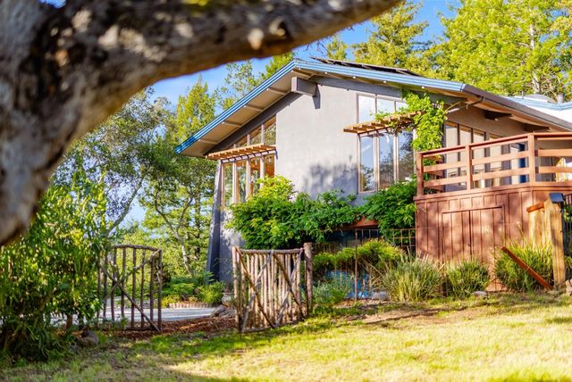 899 Calabasas Road, Watsonville, CA 95076