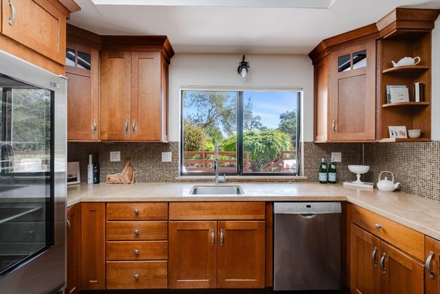 899 Calabasas Road, Watsonville, CA 95076