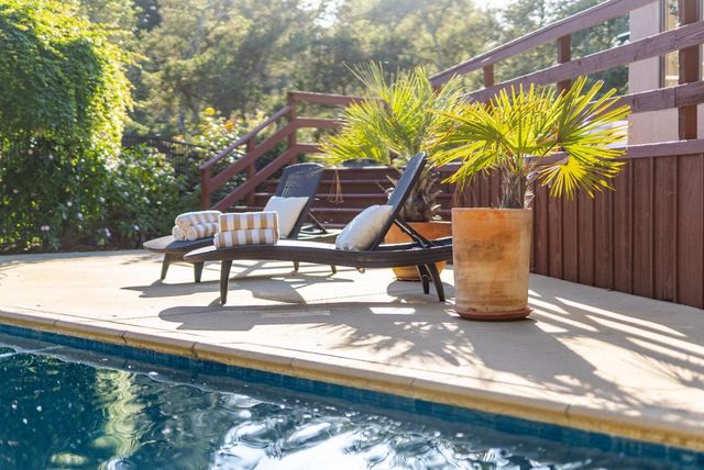899 Calabasas Road, Watsonville, CA 95076