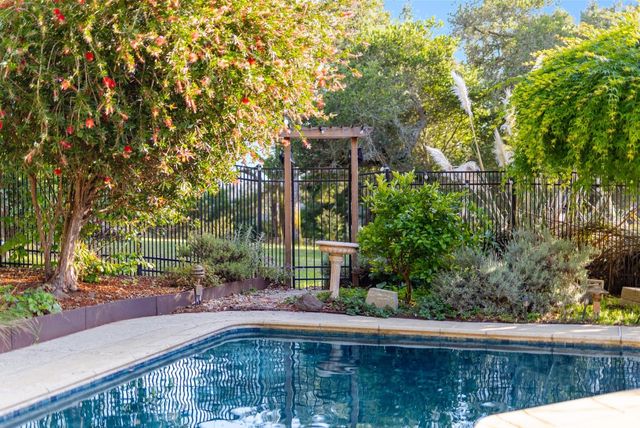 899 Calabasas Road, Watsonville, CA 95076
