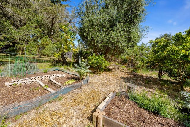 899 Calabasas Road, Watsonville, CA 95076