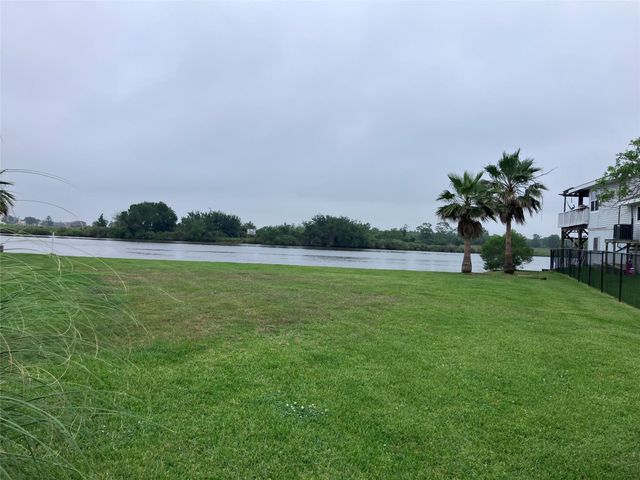 4408 Island Drive, Dickinson, TX 77539