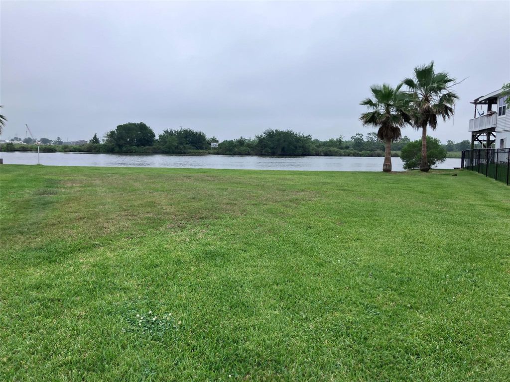 4408 Island Drive, Dickinson, TX 77539