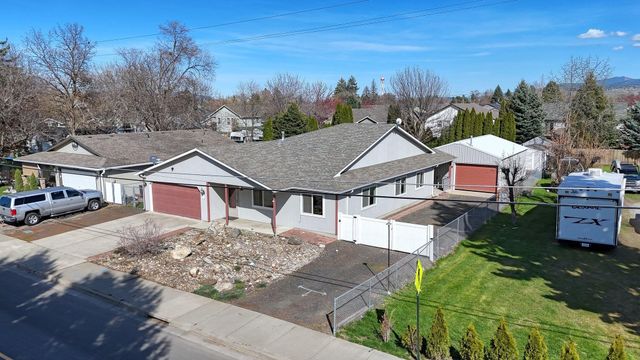 205 S Tschirley Rd, Greenacres, WA 99016