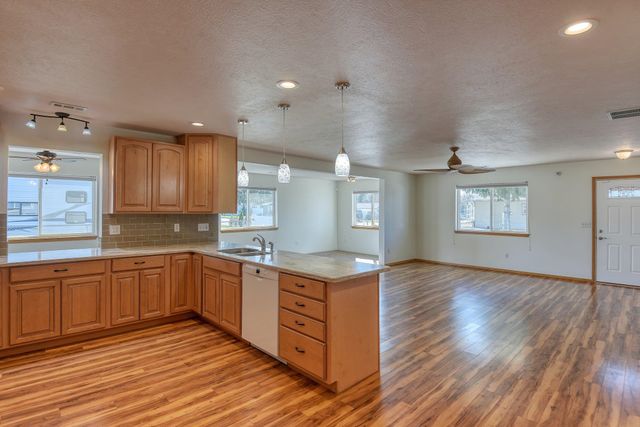 205 S Tschirley Rd, Greenacres, WA 99016