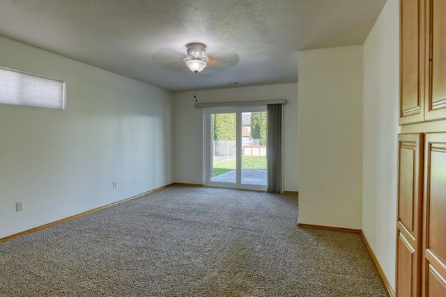 205 S Tschirley Rd, Greenacres, WA 99016