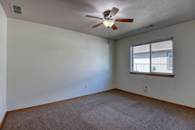 205 S Tschirley Rd, Greenacres, WA 99016