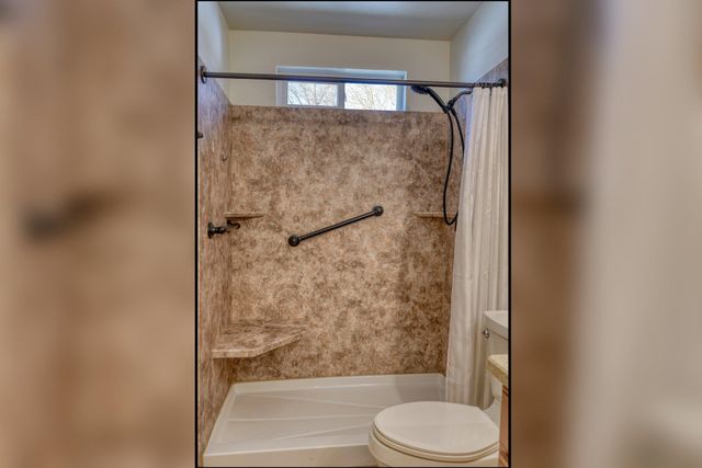 205 S Tschirley Rd, Greenacres, WA 99016