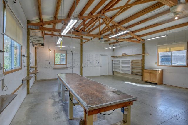 205 S Tschirley Rd, Greenacres, WA 99016