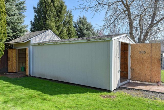 205 S Tschirley Rd, Greenacres, WA 99016