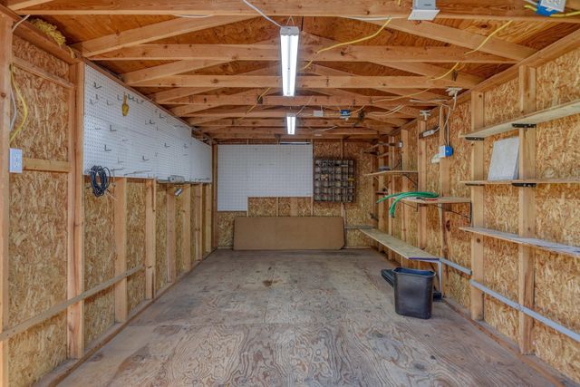 205 S Tschirley Rd, Greenacres, WA 99016