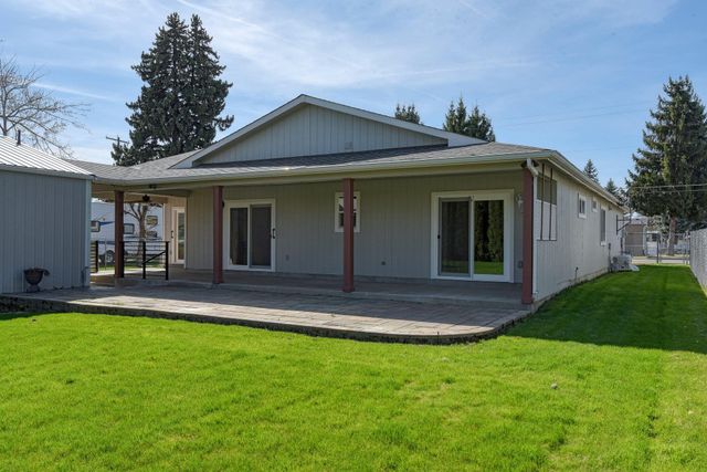 205 S Tschirley Rd, Greenacres, WA 99016