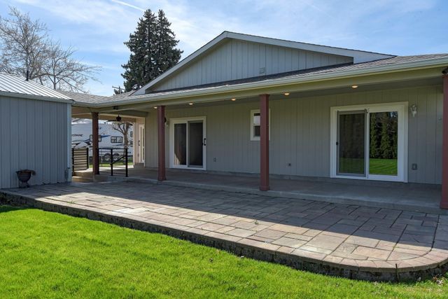 205 S Tschirley Rd, Greenacres, WA 99016