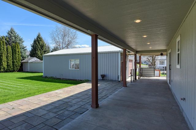 205 S Tschirley Rd, Greenacres, WA 99016