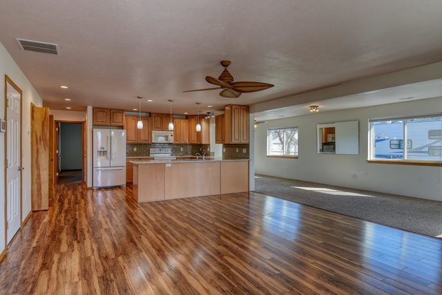 205 S Tschirley Rd, Greenacres, WA 99016