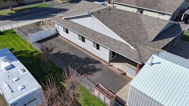 205 S Tschirley Rd, Greenacres, WA 99016