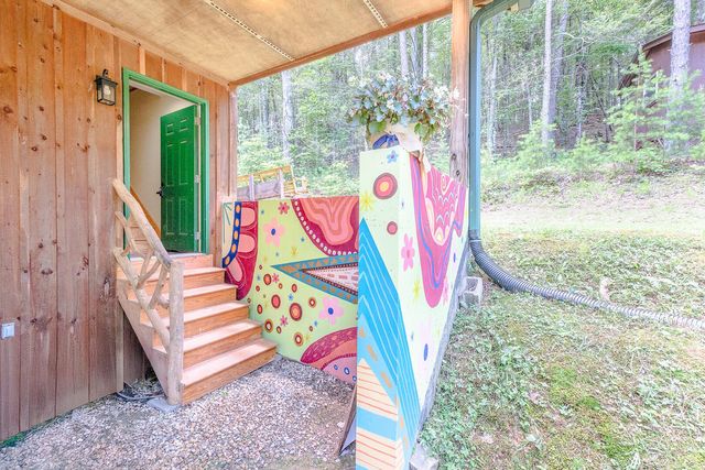 57 Hemlock Ridge LN, Catawba, VA 24070