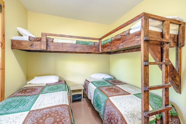 57 Hemlock Ridge LN, Catawba, VA 24070