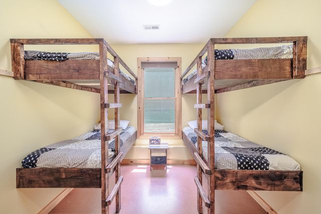 57 Hemlock Ridge LN, Catawba, VA 24070