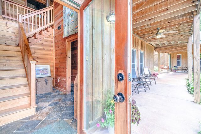 57 Hemlock Ridge LN, Catawba, VA 24070