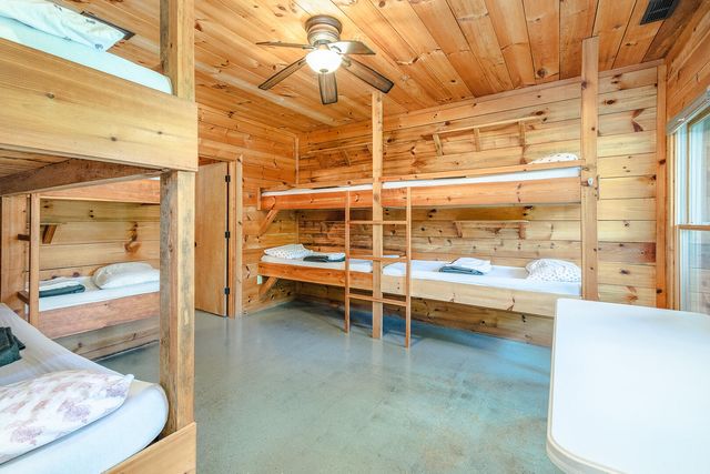 57 Hemlock Ridge LN, Catawba, VA 24070