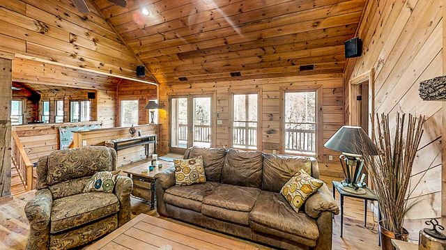 57 Hemlock Ridge LN, Catawba, VA 24070