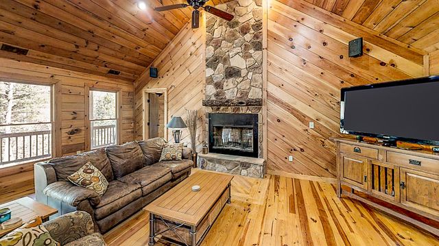 57 Hemlock Ridge LN, Catawba, VA 24070