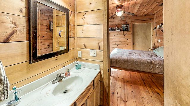 57 Hemlock Ridge LN, Catawba, VA 24070