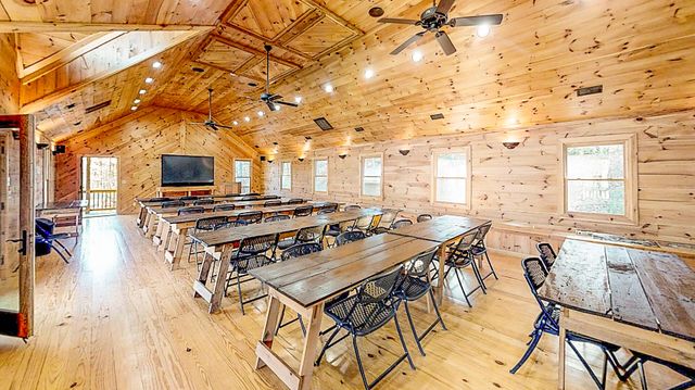 57 Hemlock Ridge LN, Catawba, VA 24070