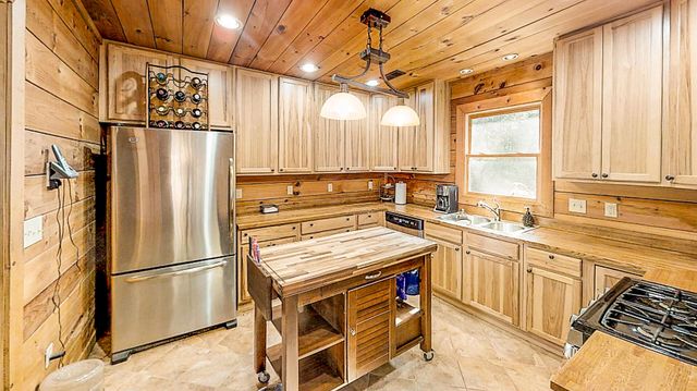 57 Hemlock Ridge LN, Catawba, VA 24070