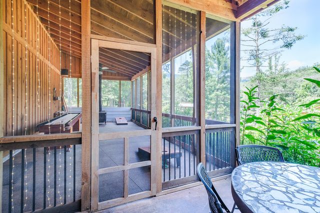 57 Hemlock Ridge LN, Catawba, VA 24070