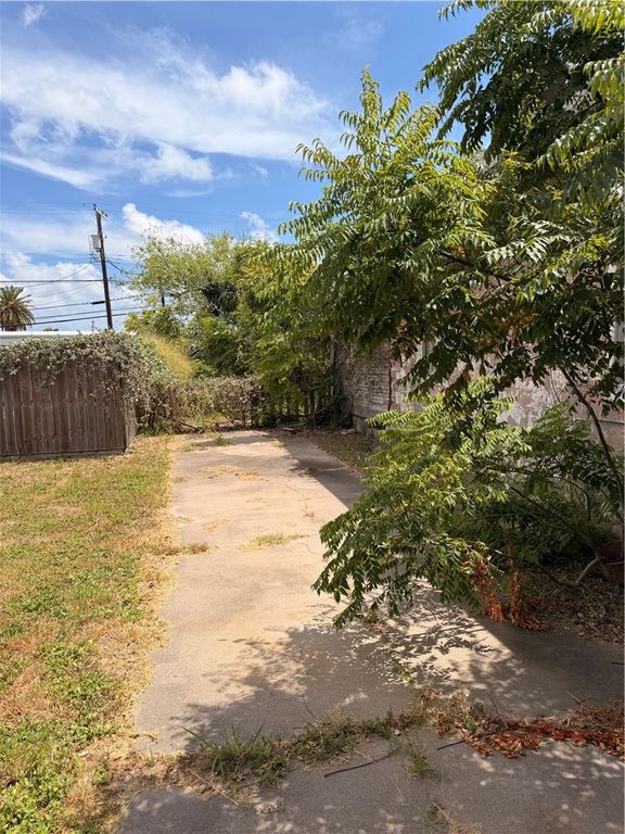 1027 S Houston St, Aransas Pass, TX 78336 — photo 3